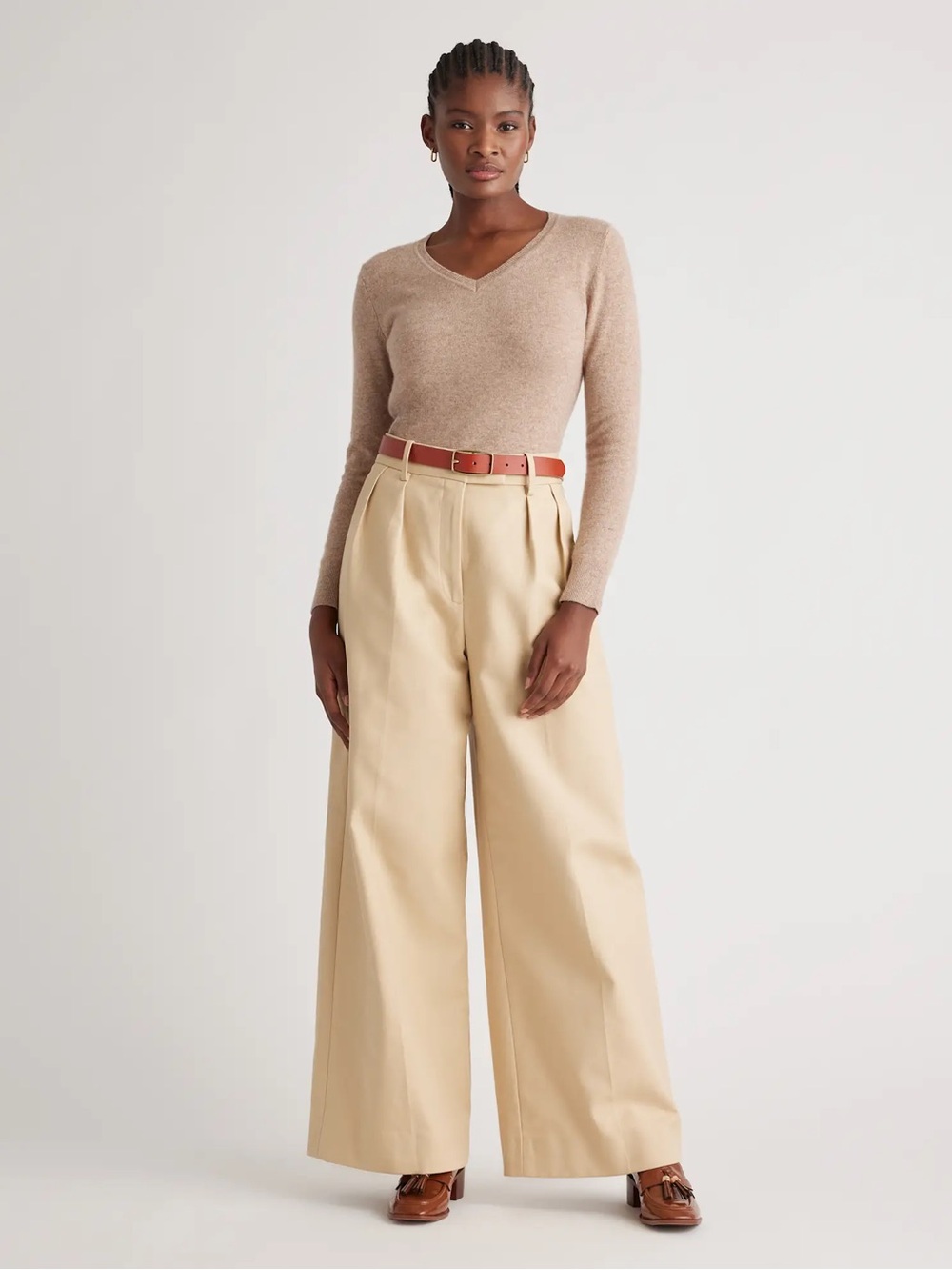 Quince Cashmere V-Neck Sweater in Taupe